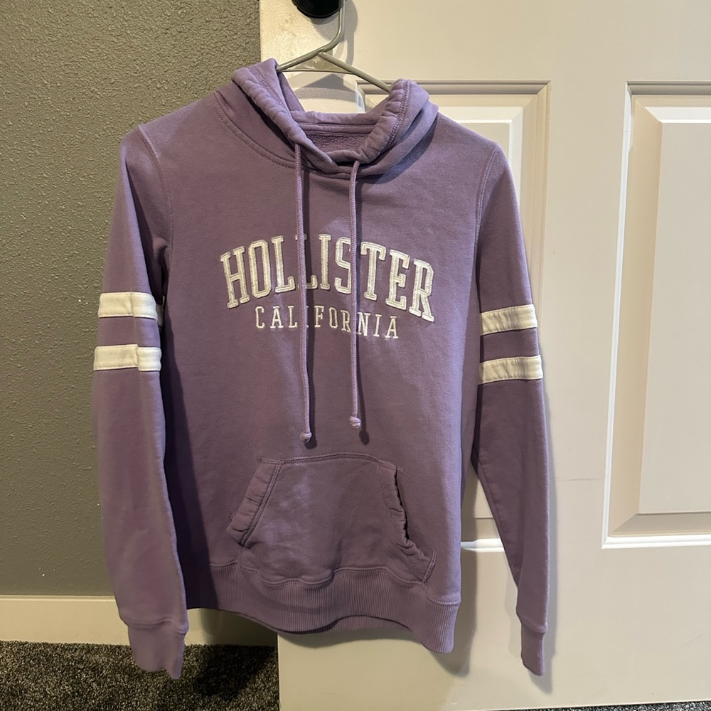 Hollister Women’s Lavender Hoodie Sweater